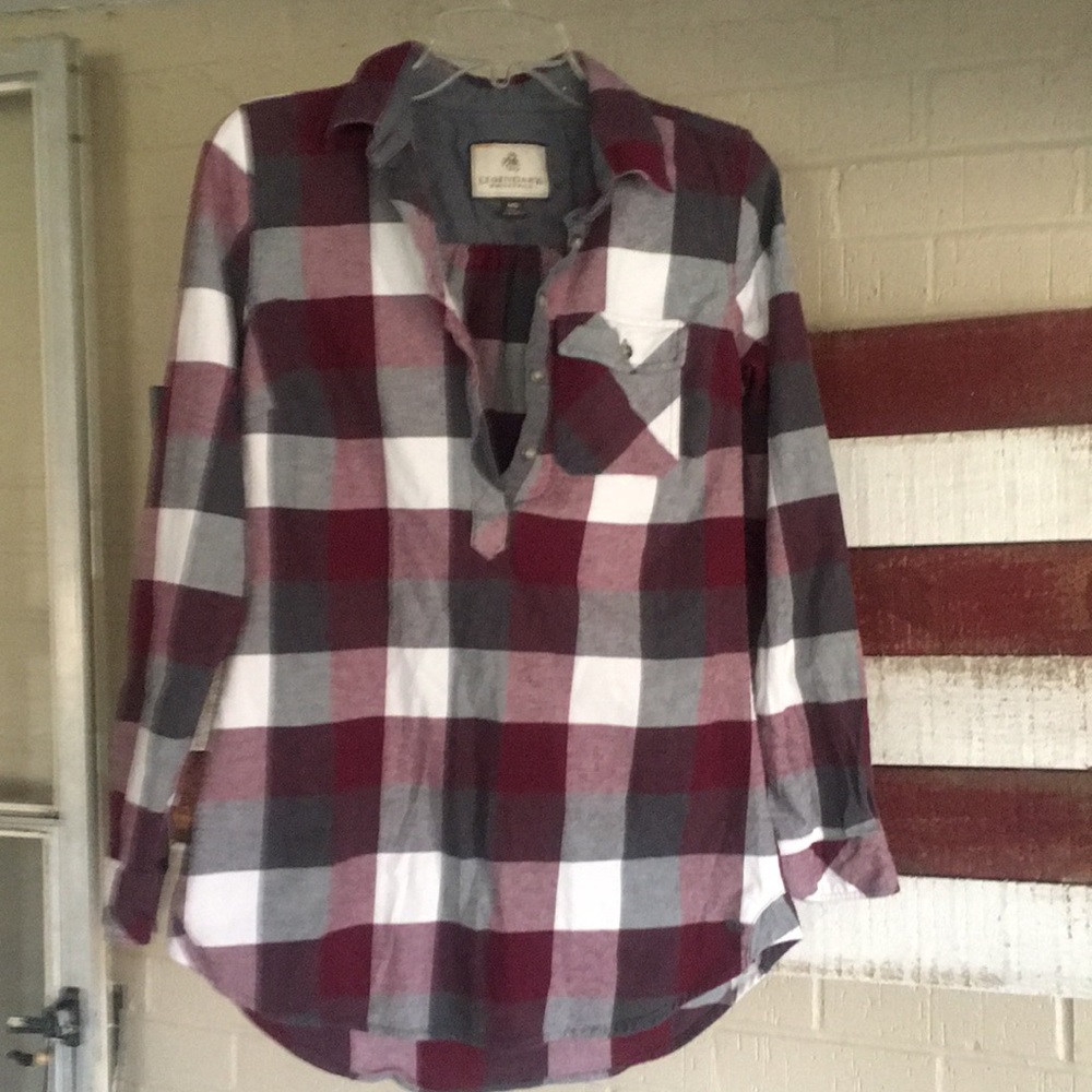 Womens Legendary Whitetails Medium Half Button down Top